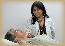 Photo of Dr Taunk with patient